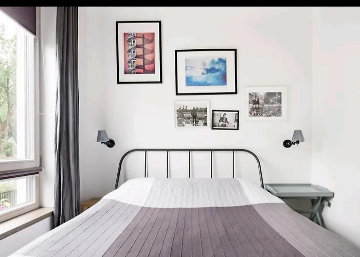 Brand New Old Town Park Apartment & Balcony